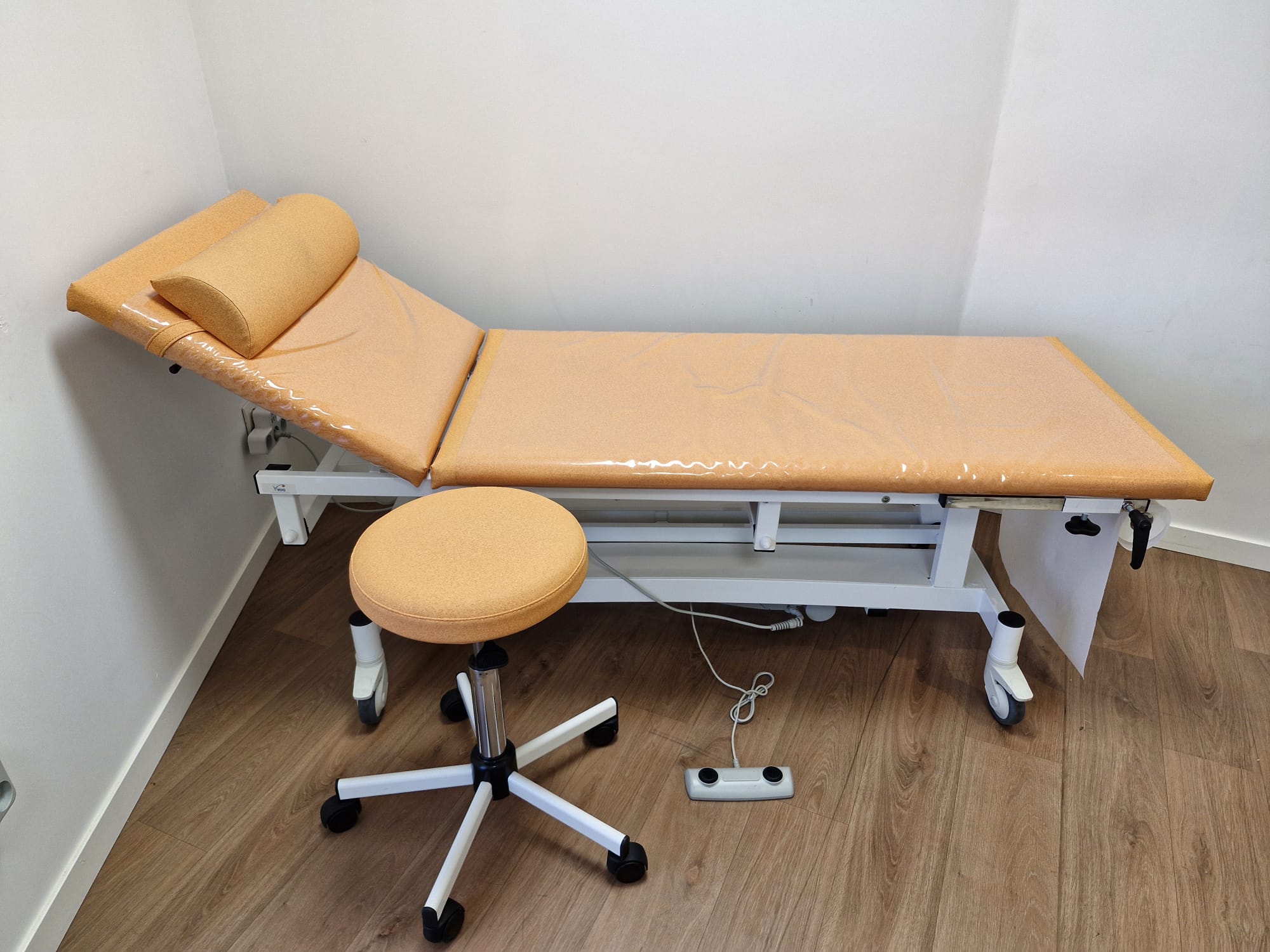 Tabouret réglable Vog Médical mandarine/blanc – Image 3