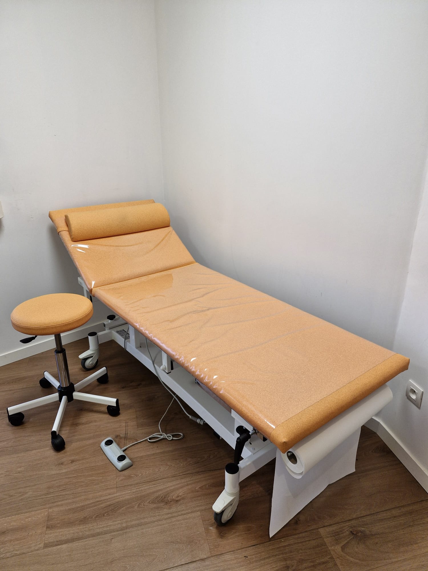 Tabouret réglable Vog Médical mandarine/blanc – Image 2