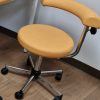 Tabouret à vérins Vog Médical mandarine avec dossier